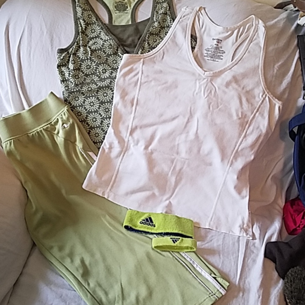 Bundle 2 danskin workout tanks, 1 capris